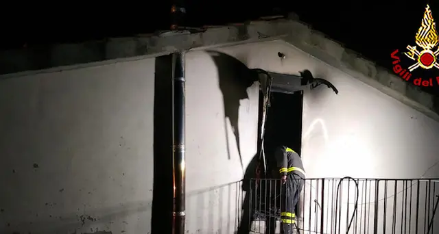 Incendio casa in Lucchesia, morta 14enne