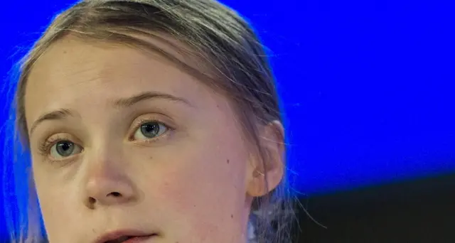 Carlo vede Greta, vicini alla catastrofe