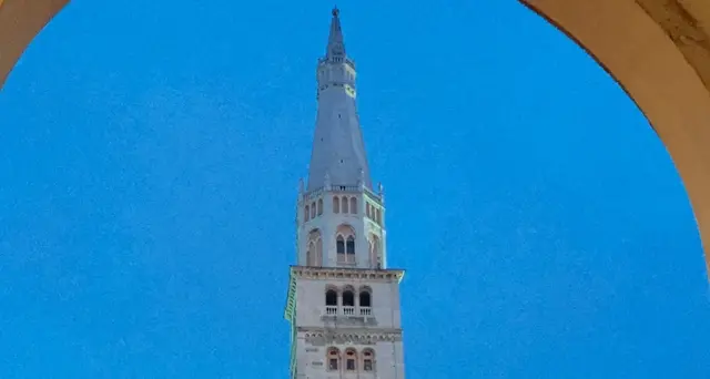 Giovane del Pd aggredita a Modena