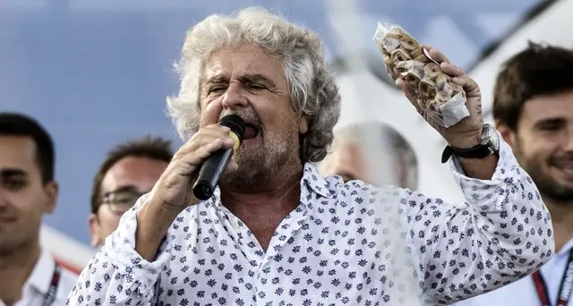 Grillo annulla tour, mi dovrò operare