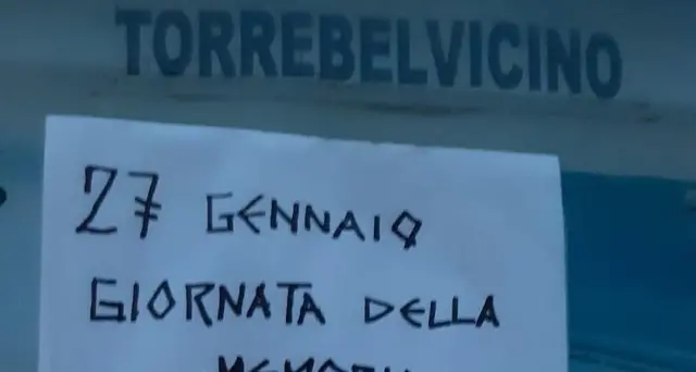 Svastiche e scritte fuori sede Pd