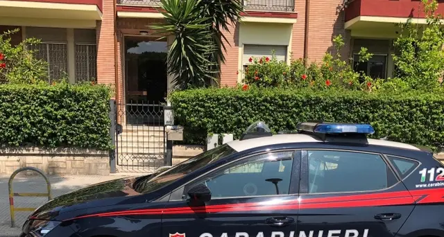 Sequestra e violenta una donna, fermato
