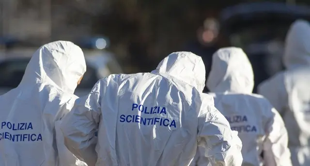 Donna morta in casa, forse delitto