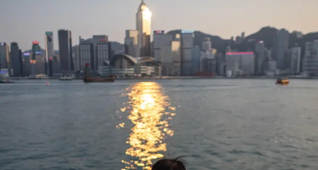 Borsa, Hong Kong positiva
