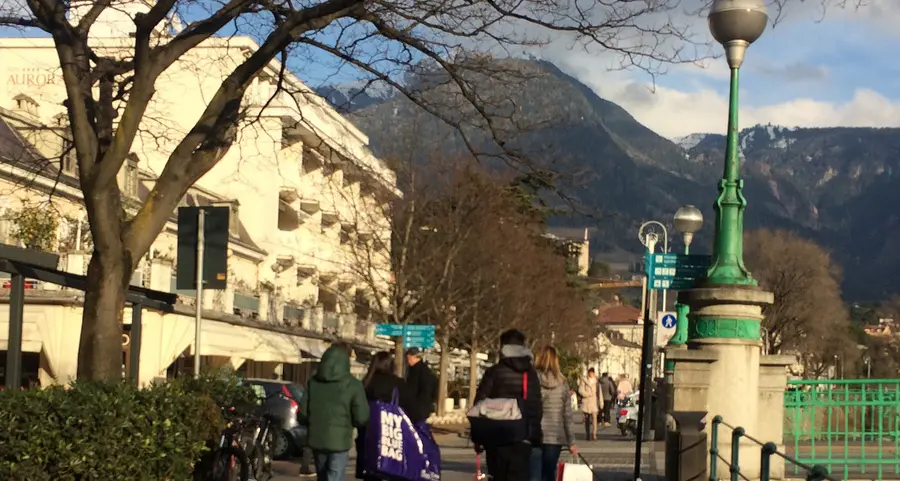 Cani, un’altra aggressione Ferito anche il proprietario