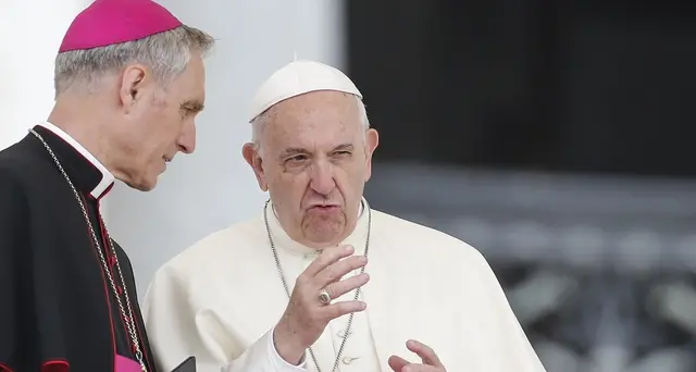 Gaenswein a riposo. 'Normale riordino'