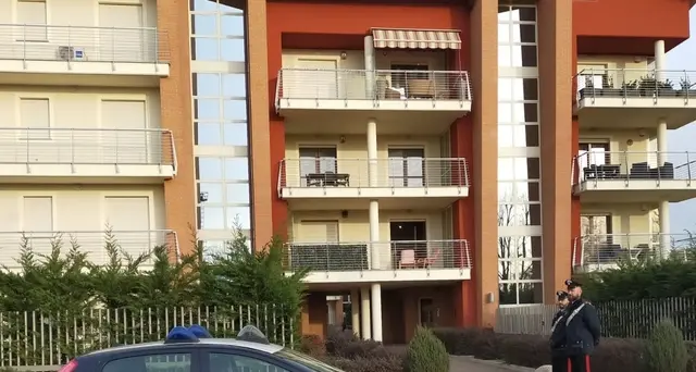Uomo e donna morti in casa nel Torinese