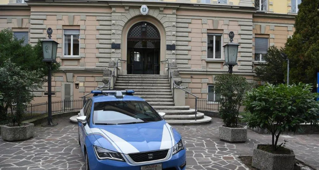 Controlli in locali pubblici e centri scommesse, oltre 100 persone identificate
