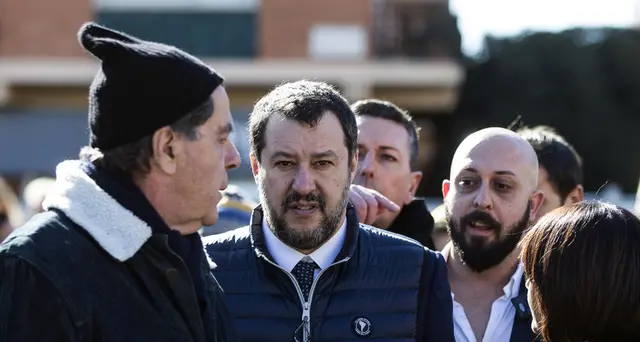 Salvini, governo campa solo su rinvii