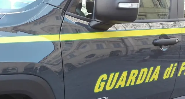 Reddito cittadinanza a pusher, arrestato