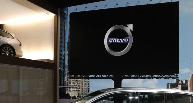 Volvo e cinese Geely valutano fusione