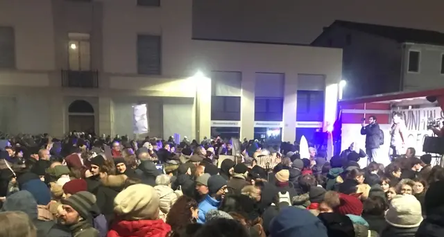 Sardine a Padova, sfida distanza Salvini