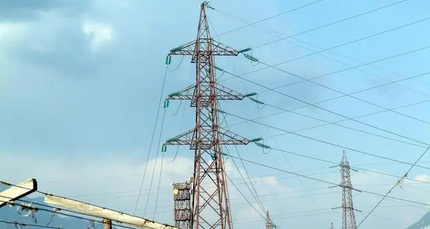 Blackout a ripetizione a Bolzano e in altre zone della provincia, diversi ascensori bloccati