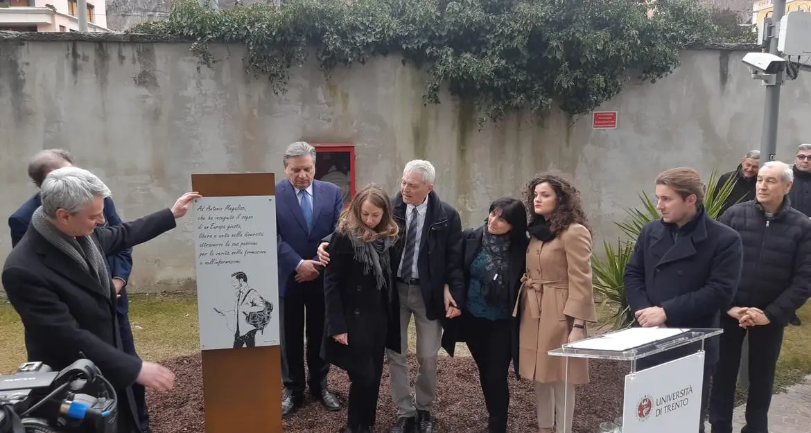 Una stele in ricordo di Antonio Megalizzi