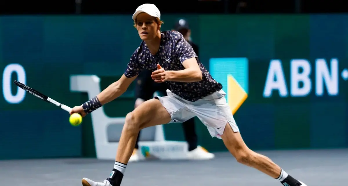 Sinner sfiora il colpaccio, Carreno Busta la spunta al tie-break del terzo set