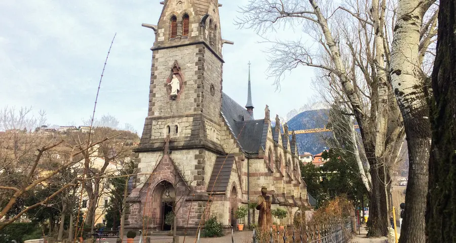 Tango-benedizione per tutti in chiesa a San Valentino