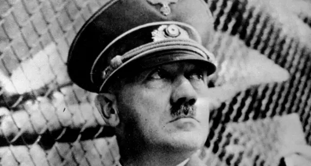 Volantini e foto di Hitler, arrestato