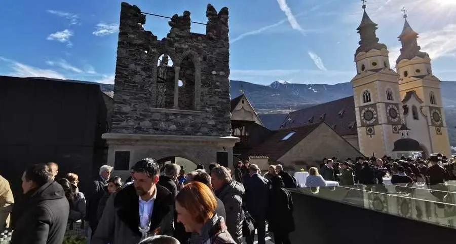 Centinaia in visita al municipio ristrutturato