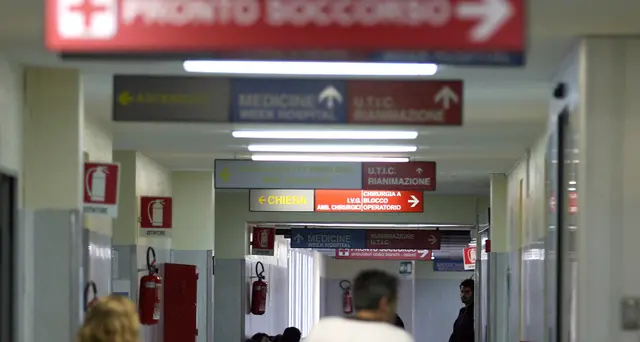 Scoppia l'airbag nel tamponamento, morto un neonato