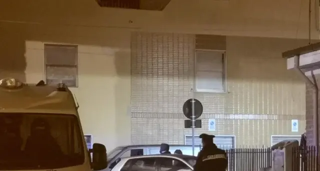 Bomba carta per ragazza 'contesa'