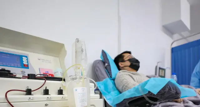Cina, vittime coronavirus salite a 2.112