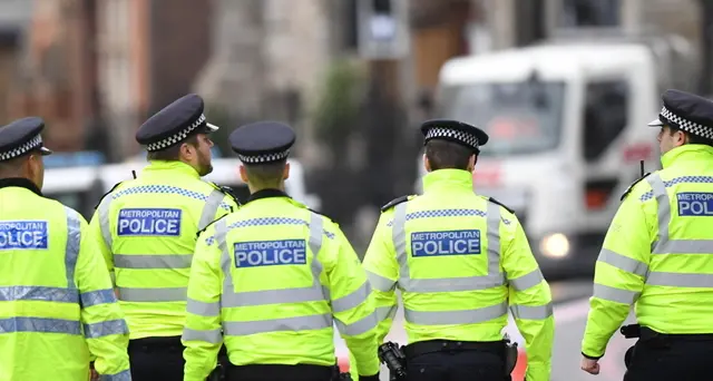 Muezzin accoltellato in moschea a Londra