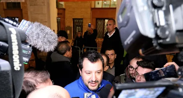 Salvini, Conte prepari scatoloni