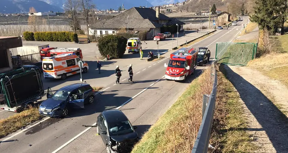 Scontro tra auto a Gargazzone, 30enne di Laives finisce al San Maurizio