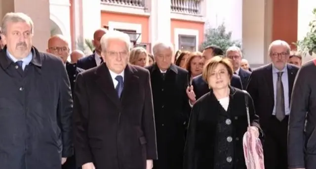 Papa a Bari, 40 mila fedeli a messa