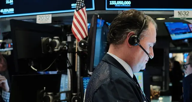 Wall Street apre in calo, Dj -3,16%