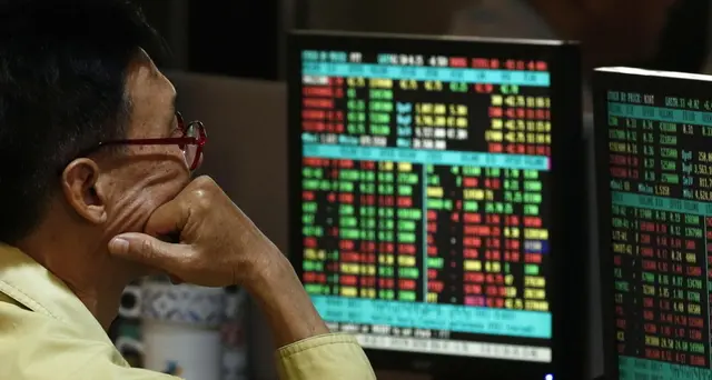 Borsa Shanghai apre -2,2%, Shenzhen-3,3%