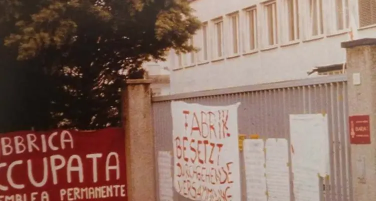 Mille donne e una fabbrica: l’epoca Loden alla Merlet