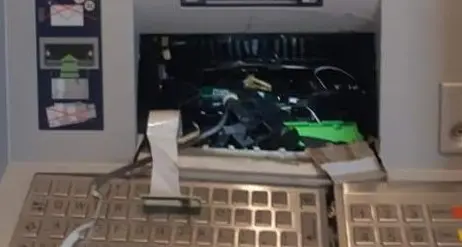 Colpo agli sportelli bancomat di Cortina all'Adige e Montagna: danni ingenti, zero bottino