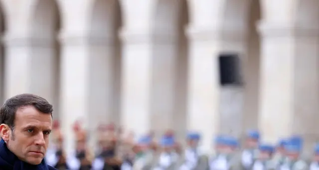 Coronavirus, Macron annulla ogni impegno