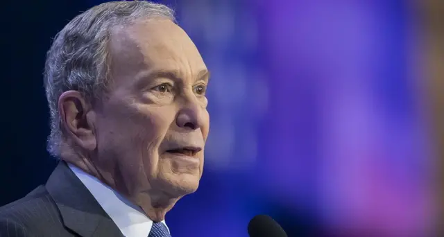 Bloomberg si ritira e appoggia Biden