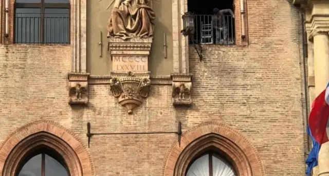 Su Comune Bologna striscione per Zaky