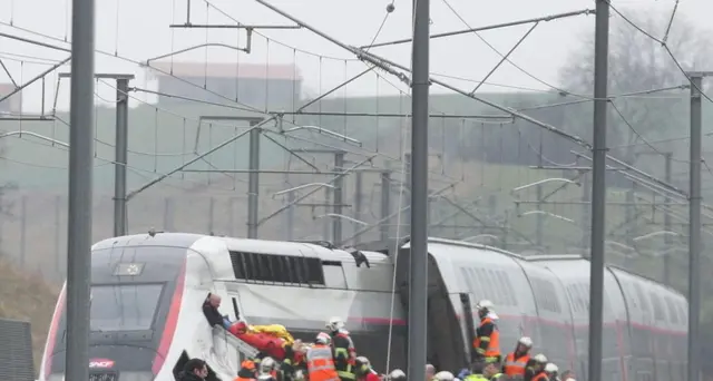Francia, deraglia treno,almeno 20 feriti