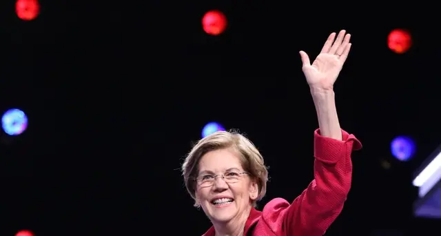 Elizabeth Warren sospende sua campagna