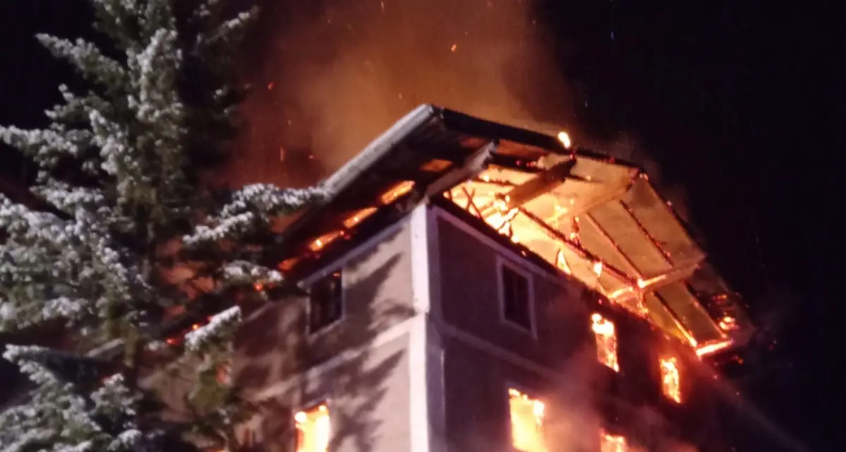 Meltina, incendio nella notte a Maso Parlifl