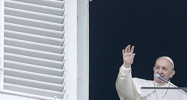 Si valuta Angelus del Papa solo in video