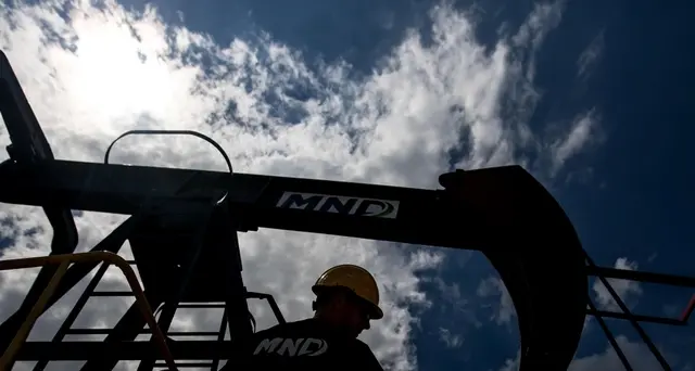 Petrolio affonda a Ny, chiude a -10%