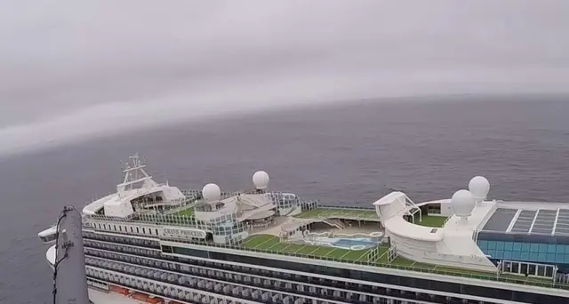 Grand Princess in porto non commerciale