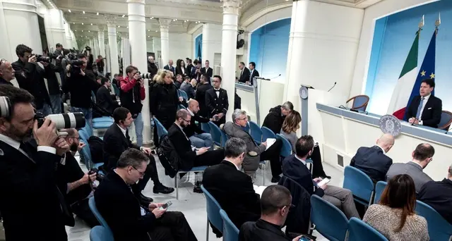 Conte, aumentiamo produzione mascherine