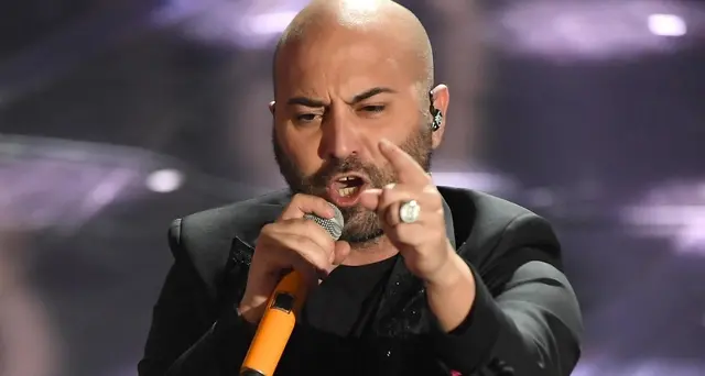Brano di Sangiorgi sui social, Restiamo a casa
