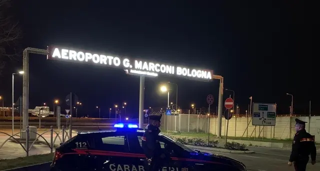 Lasciano Parma per vacanza, denunciati