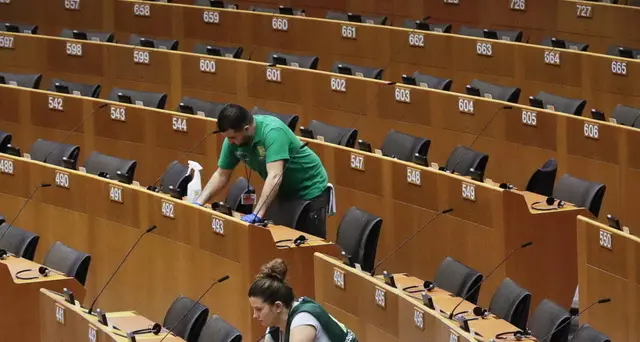 Il parlamento Ue accorcia la plenaria