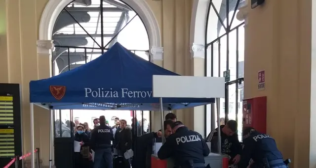 Bologna rallenta, chiusi molti negozi
