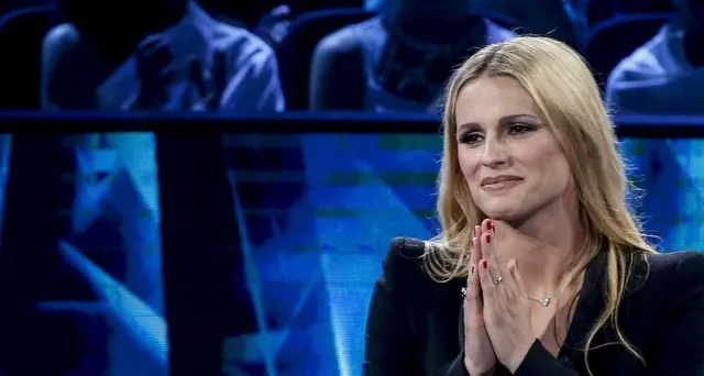 Hunziker, con figlie a casa, esco solo per Striscia