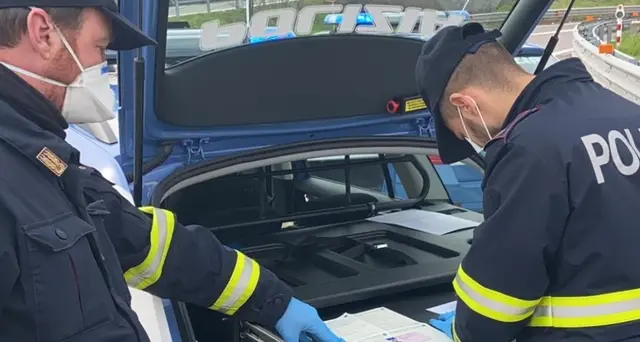 Tossisce in faccia a poliziotti,denuncia