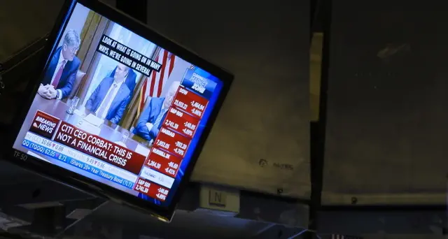 Wall Street affonda, scambi sospesi